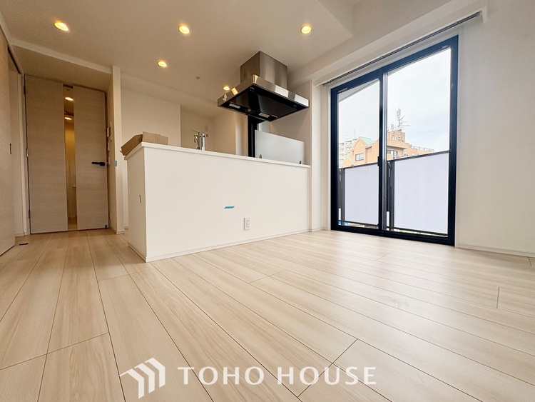 内装 【LIVING】◆眩い◆光が燦々と入り、家族の笑顔を照らす。「いつまでも続いて」と願う夢のような毎日がここにある