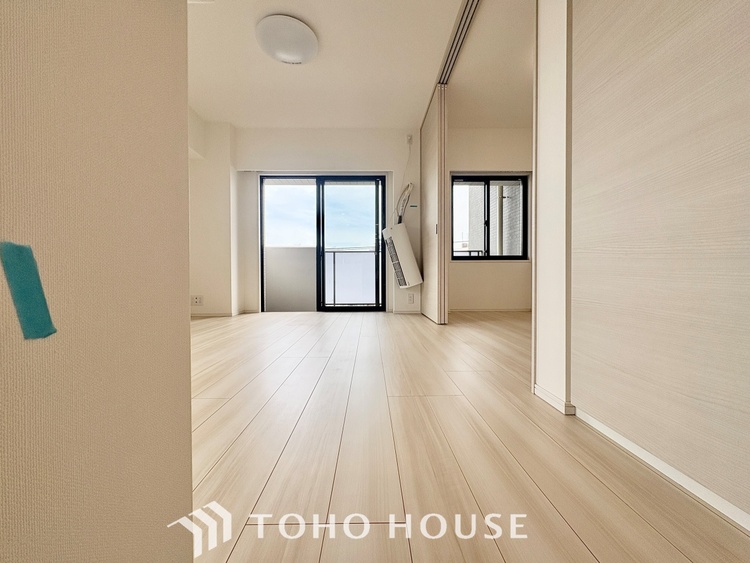 内装 【LIVING】◆陽光◆が差し込む。この開放的なLDKに家族の笑顔が集う。家族が一緒に過ごす空間は明るく、そして居心地よく。