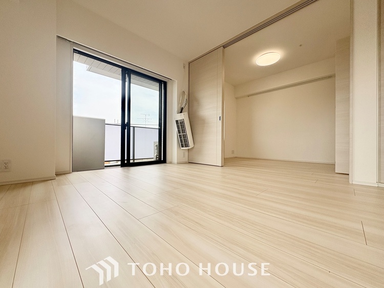 内装 【LIVING】◆扉を◆開くとこの景色。家族の”おかえり”の声が聞こえてきそう。