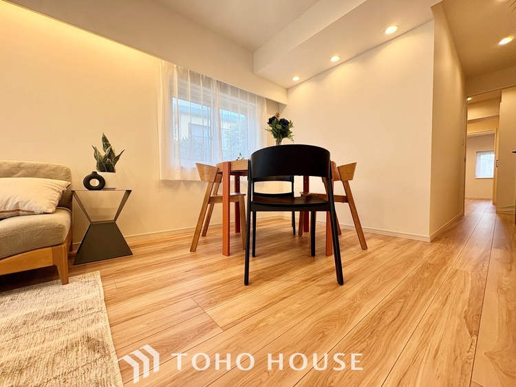 内装 【LIVING】◆扉を◆開くとこの景色。家族の”おかえり”の声が聞こえてきそう。