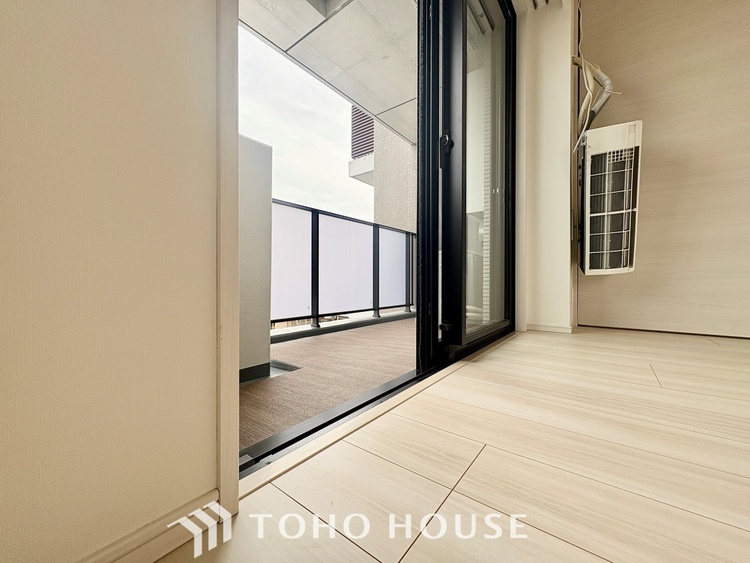 内装 【LIVING】◆扉を◆開くとこの景色。家族の”おかえり”の声が聞こえてきそう。