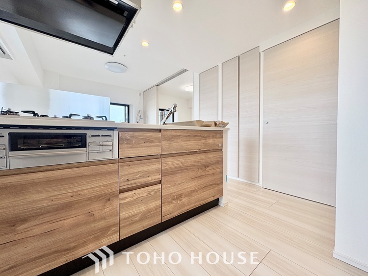 キッチン 【KITCHEN】◆家族のおはよう◆の声を笑顔で迎えてあげられるシステムキッチン。朝ごはんが楽しみでちょっと早起きしたくなるんです。