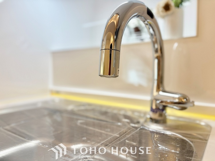 キッチン 【KITCHEN】◆開放的◆後片付けが楽なシステムキッチン。収納スペースの充実！