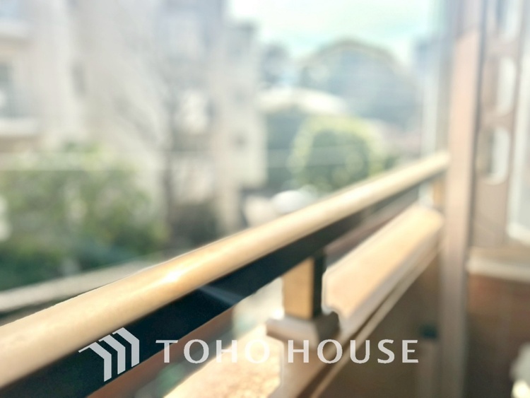 その他 【BALCONY】◆BLUE SKY◆自然の心地よさに包まれる。大開口の外に広がるのは爽やかな青空。