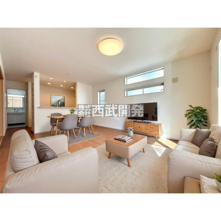 居間 配置してある家具や小物はCGによるイメージです