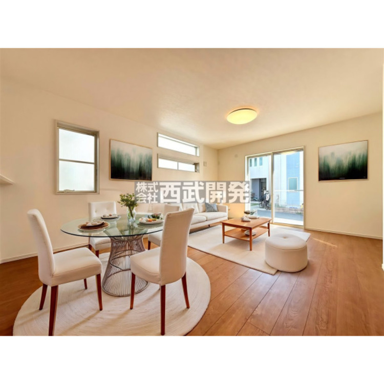 居間 配置してある家具や小物はCGによるイメージです