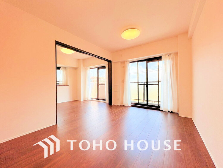 内装 家族みんなが爽やかに過ごせるように、光をたっぷり取り込んだLDK