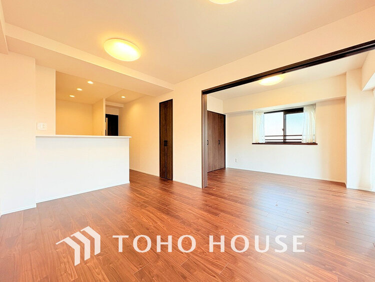 内装 上質な時間を育む暮らしのメインステージ。寛ぎとコミュニケーションを育む居心地のよい場所