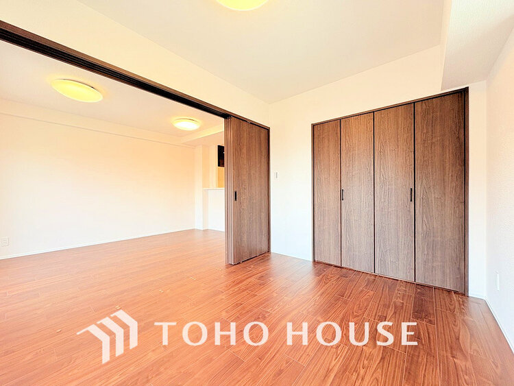 内装 シンプルですっきりとした室内は飽きのこない居心地の良い雰囲気