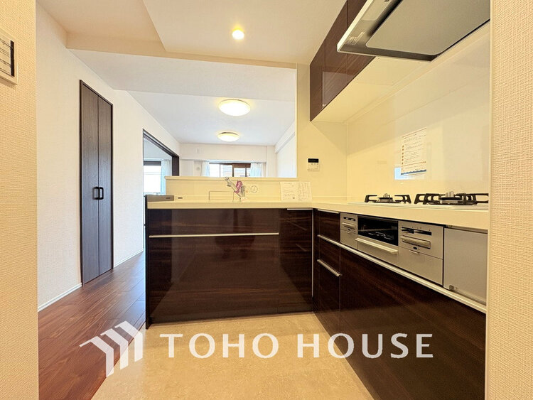 キッチン シンプルな部屋の雰囲気に溶け合うナチュラルキッチン