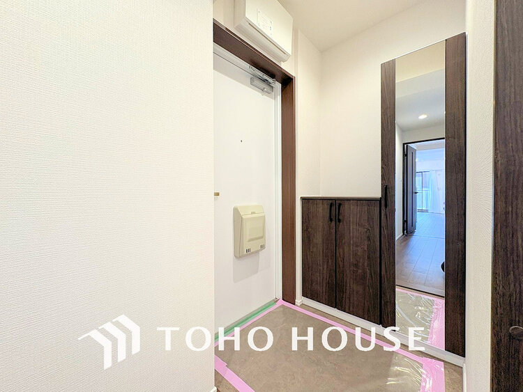 玄関 落ち着いた雰囲気の玄関、家族の帰りを暖かく迎えてくれます