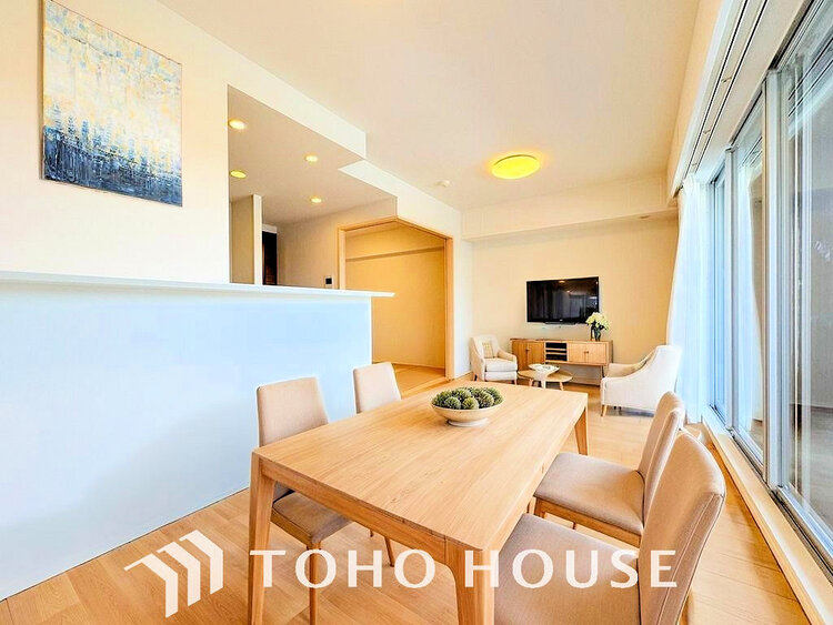 内装 明るいLDKは自然と家族が集まるコミュニケーションの場所に（家具はすべてCGです）