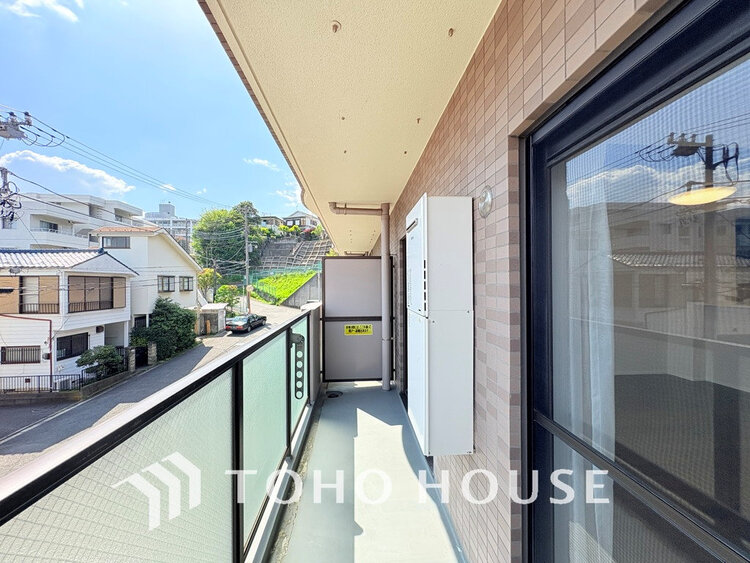 バルコニー 日当たりの良いバルコニーで晴れの日の洗濯物も楽しみになりますね