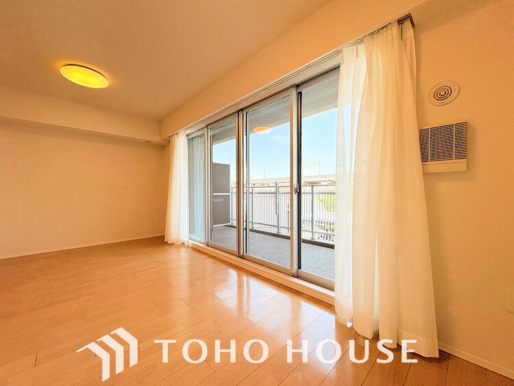 内装 広がりのある住空間、家族が集まるリビング・ダイニング