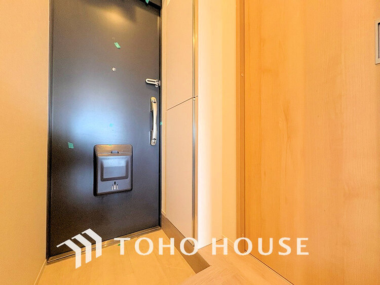 玄関 落ち着いた雰囲気の玄関、家族の帰りを暖かく迎えてくれます