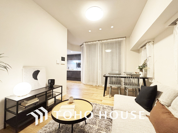 内装 上質な時間を育む暮らしのメインステージ。寛ぎとコミュニケーションを育む居心地のよい場所