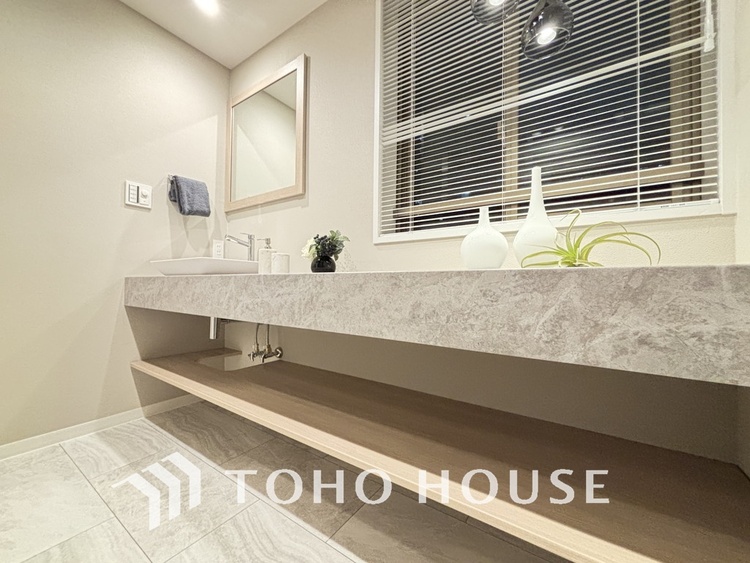 洗面 広々とした洗面スペースで朝の身支度を