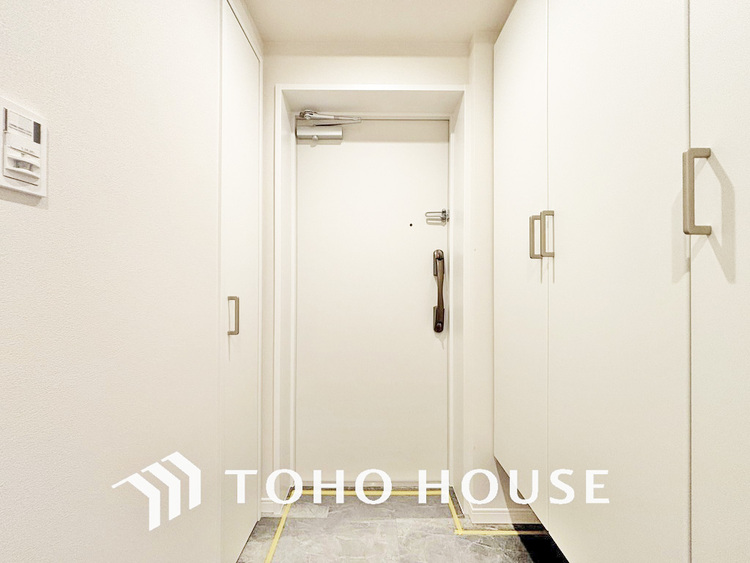 玄関 落ち着いた雰囲気の玄関、家族の帰りを暖かく迎えてくれます