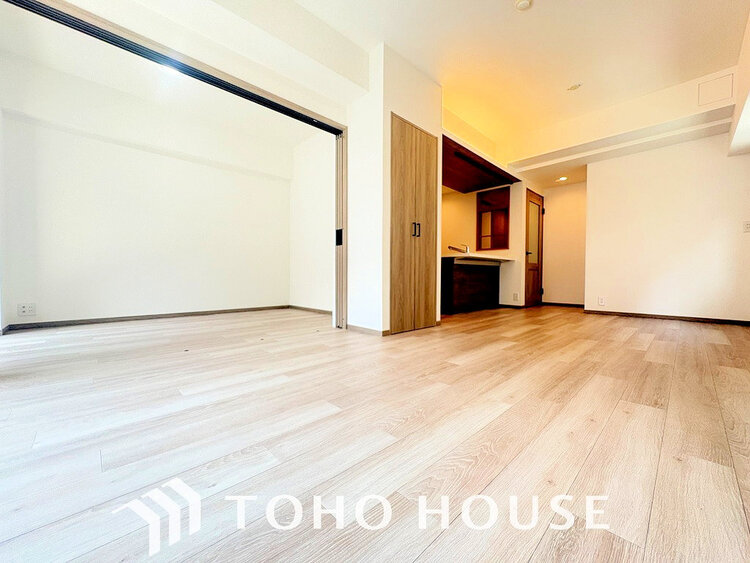 内装 広がりのある住空間、家族が集まるリビング・ダイニング