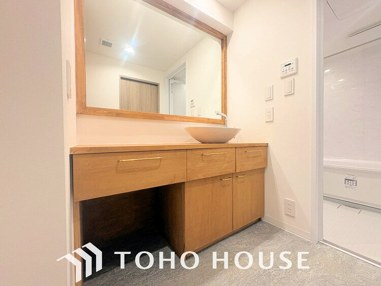 洗面 大きな洗面鏡付き、朝の身支度も楽しくなりますね