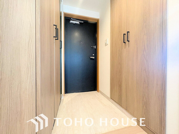 玄関 落ち着いた雰囲気の玄関、家族の帰りを暖かく迎えてくれます