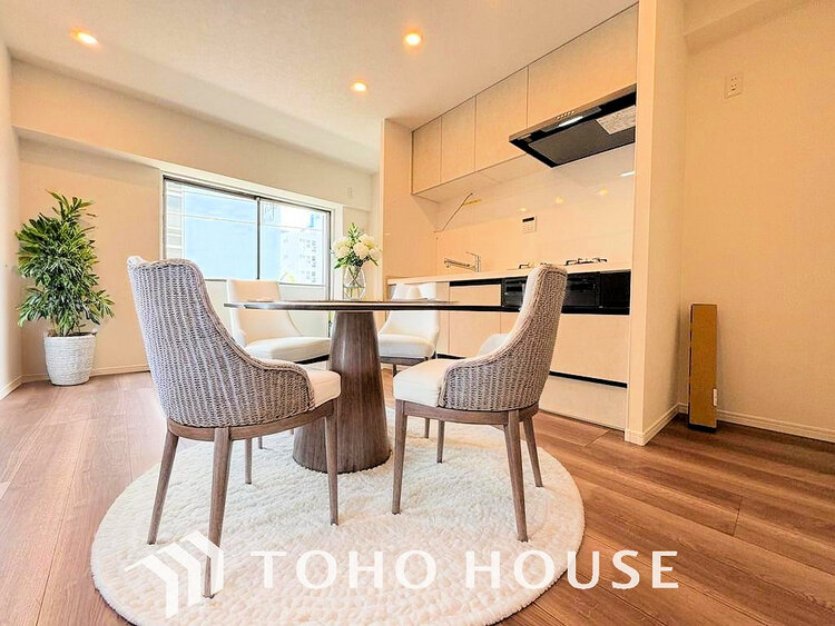 内装 明るいLDKは自然と家族が集まるコミュニケーションの場所に（家具はすべてCGです）