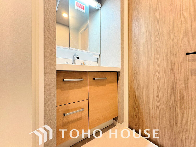 洗面 大きな洗面鏡付き、朝の身支度も楽しくなりますね