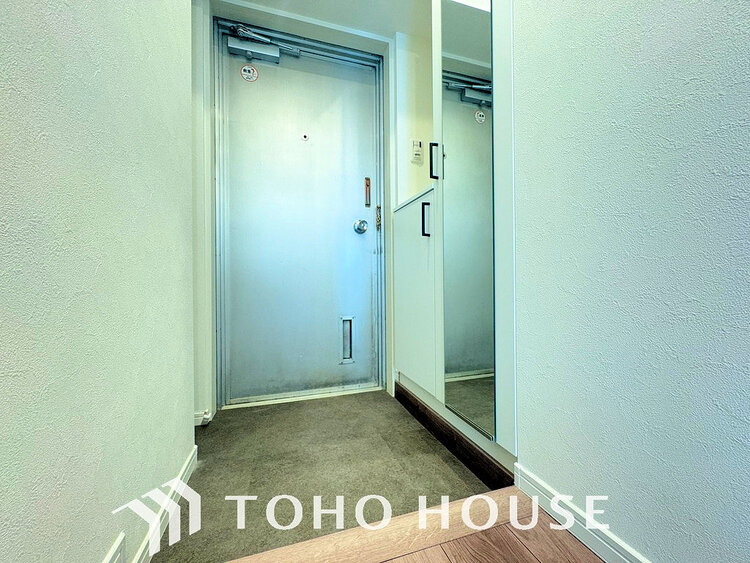 玄関 落ち着いた雰囲気の玄関、家族の帰りを暖かく迎えてくれます