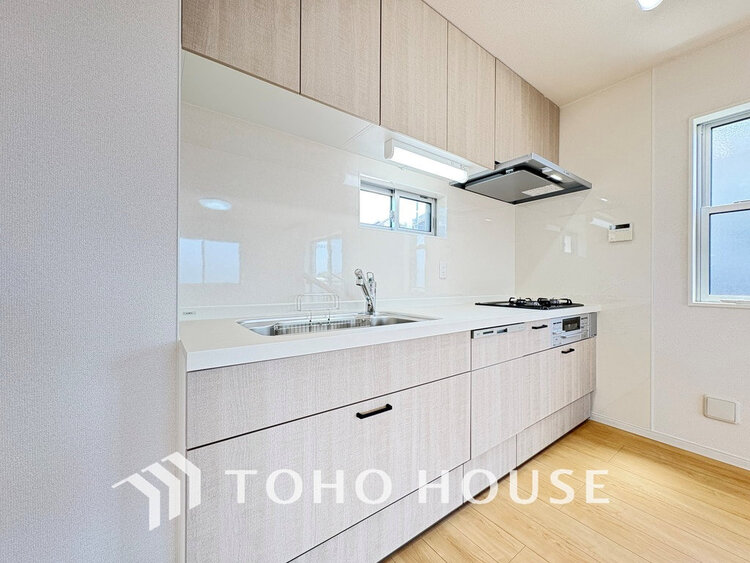 キッチン 落ち着きのあるカラーで統一された清潔感と気品が溢れるキッチン