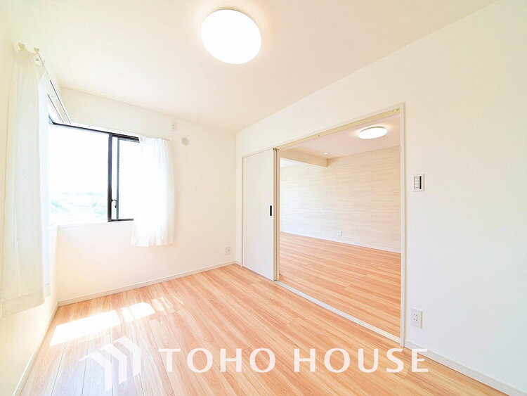 内装 1日の疲れを癒し、心地よく寛げるようゆったりとした広さをしています