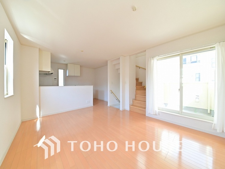 内装 家族みんなが爽やかに過ごせるように、光をたっぷり取り込んだLDK