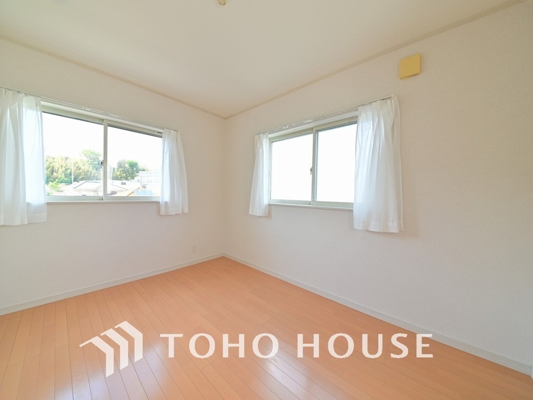 内装 採光もある洋室は、くつろぎのひと時を過ごすのにぴったり