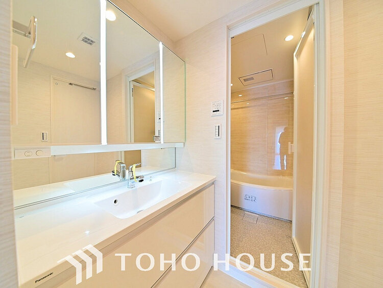 洗面 大きな洗面鏡付き、朝の身支度も楽しくなりますね