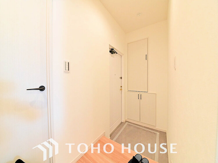 玄関 落ち着いた雰囲気の玄関、家族の帰りを暖かく迎えてくれます