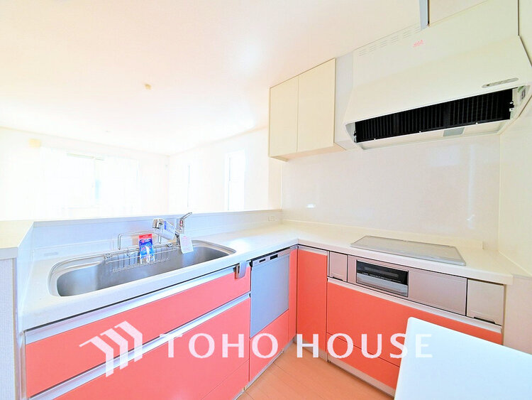 キッチン 落ち着きのあるカラーで統一された清潔感と気品が溢れるキッチン