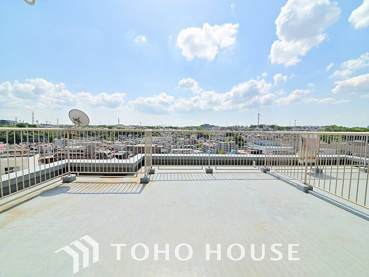 バルコニー 日当たりの良いバルコニーで晴れの日の洗濯物も楽しみになりますね