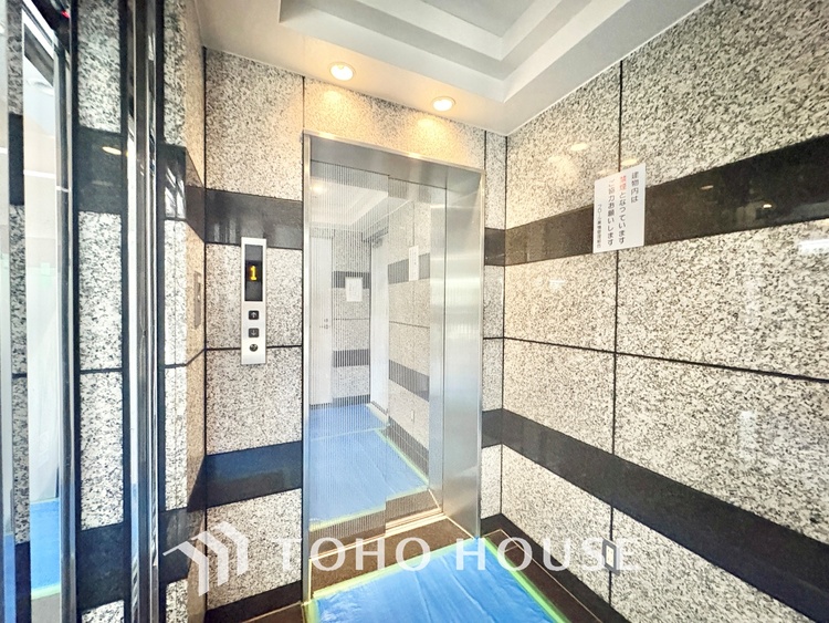 エントランス 感性を育むプライベートルームはシンプルでスマートな空間