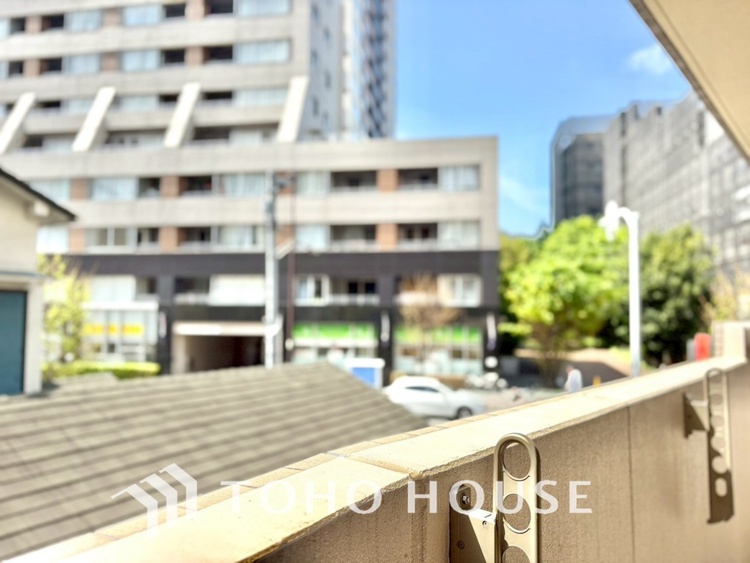 その他 【BALCONY】◆BLUE SKY◆自然の心地よさに包まれる。大開口の外に広がるのは爽やかな青空。