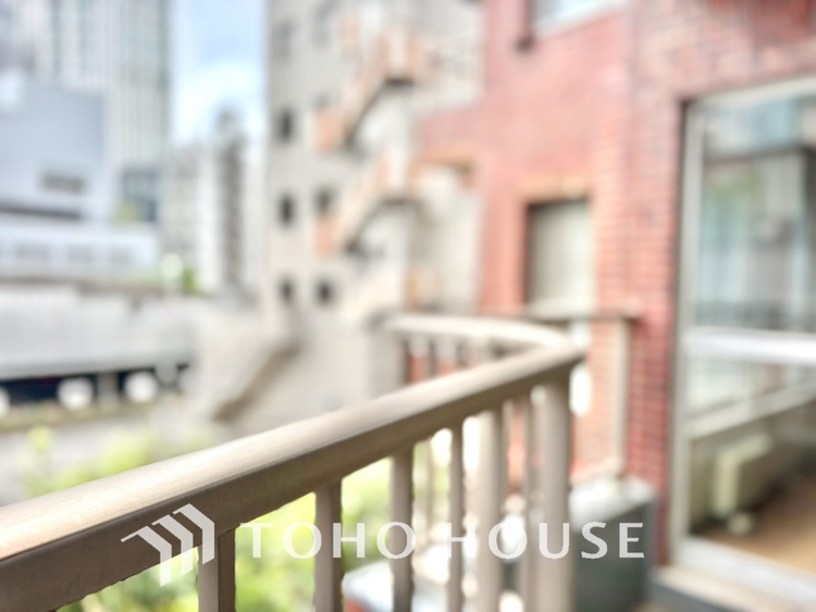 その他 【BALCONY】◆BLUE SKY◆自然の心地よさに包まれる。大開口の外に広がるのは爽やかな青空。