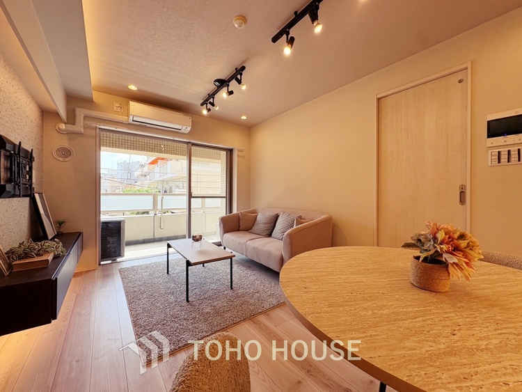 内装 【LIVING】◆眩い◆光が燦々と入り、家族の笑顔を照らす。「いつまでも続いて」と願う夢のような毎日がここにある。