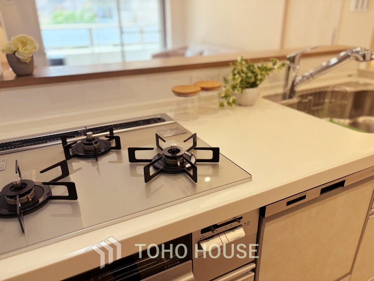 キッチン 【KITCHEN】◆家族のおはよう◆の声を笑顔で迎えてあげられるシステムキッチン。朝ごはんが楽しみでちょっと早起きしたくなるんです。