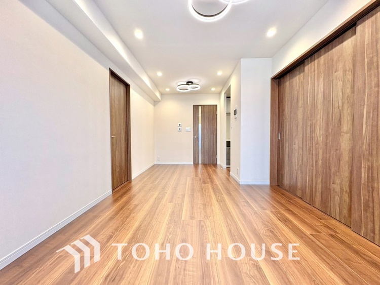 内装 【LIVING】◆陽光◆が差し込む。この開放的なLDKに家族の笑顔が集う。家族が一緒に過ごす空間は明るく、そして居心地よく。