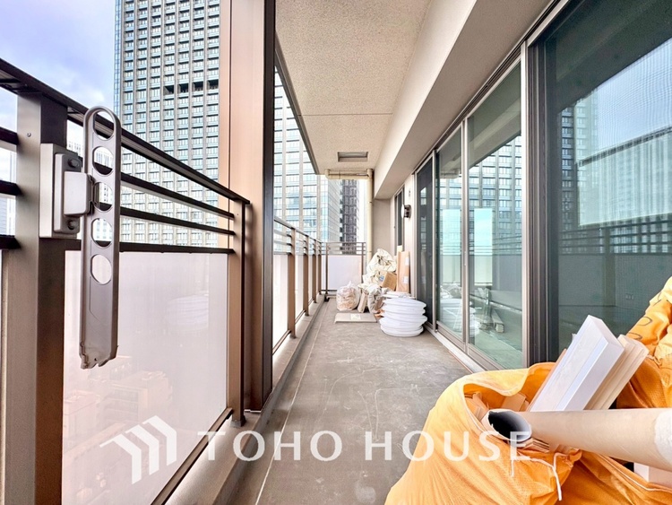 バルコニー 【BALCONY】◆Open new door◆扉の向こうには青空が広がっている。