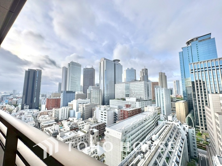 その他 【BALCONY】◆BLUE SKY◆自然の心地よさに包まれる。大開口の外に広がるのは爽やかな青空。