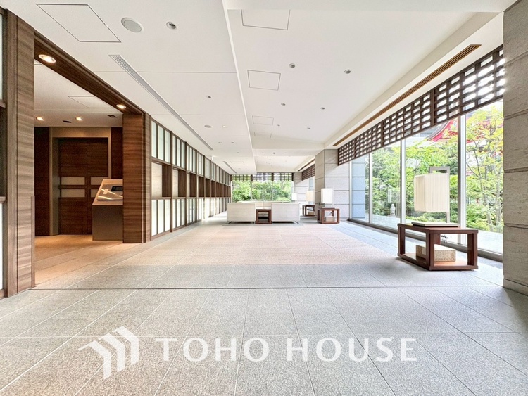 その他 【ENTRANCE】◆そびえ立つ◆我が家のシンボル。遠くの空が赤く染まる夕べが待ち遠しい。