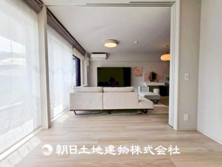 内装 【居室】大切な家族一人ひとりの大切な個別空間。趣味・感性で個性的に飾って頂けるようシンプルに仕上げてあります。自分時間を充実させながら心豊かなひとときを過ごすための大切な空間。