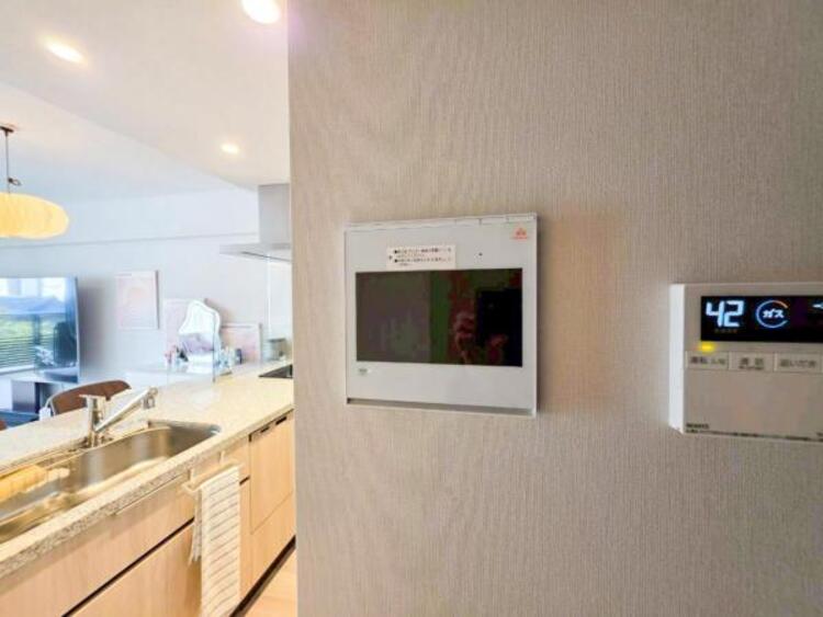 設備 【モニター付きインターホン】訪問者の確認が出来るので、セキュリティ対策にも最適のモニター付きインターホン。