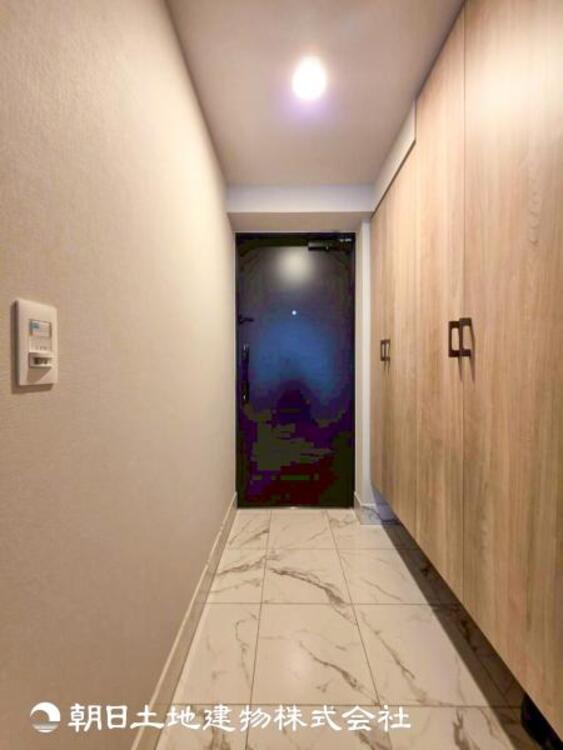 その他 【玄関】大切な家族、お客様をお迎えする玄関は住宅の入口。仕事が終わって疲れた日でも、あなたを受け入れてくれます。