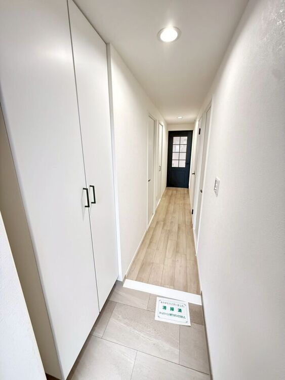 玄関 玄関白を基調とし、お出迎えには明るい空間を演出♪