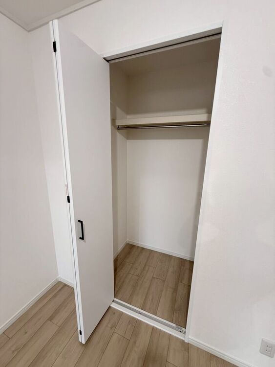 その他 洋室収納ウォークインクローゼット２カ所を造作にて新設しました♪